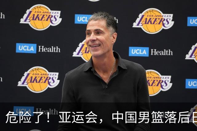 危险了！亚运会，中国男篮落后日本队13分！三分5中1 篮板也抢不过